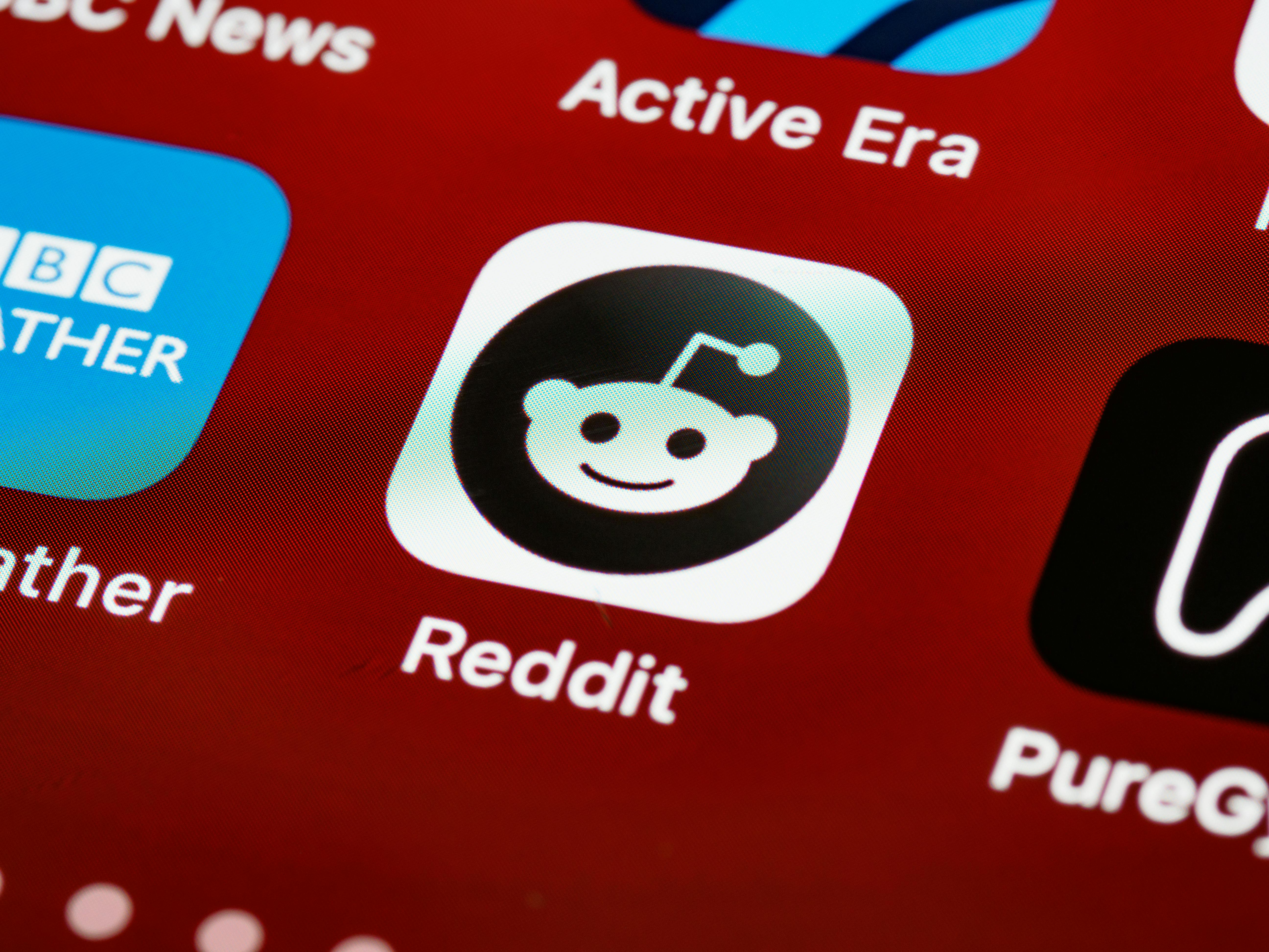 Reddit app icon on screen